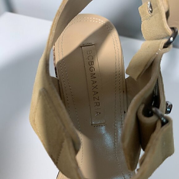 ✨Sleek and Stylish: BCBG Snakeskin Platform Wedges in Caramel Suede, size 8​ - Picture 9 of 9